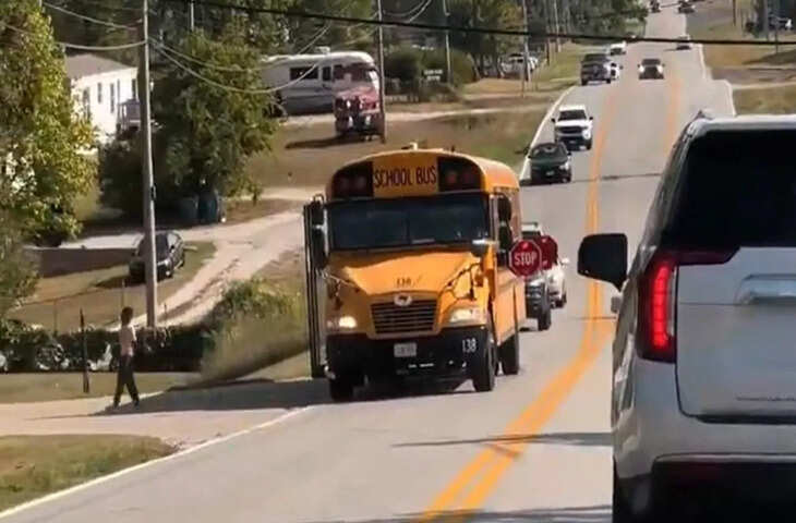 सड़क पर दिखा असली सिविक सेंस, अनुशासन और जिम्मेदारी का नज़ारा