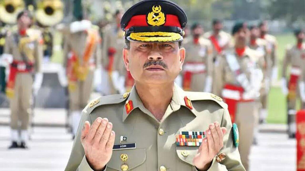 4 मोर्चों पर घिरे जनरल मुनीर, PoK में प्रदर्शन से लेकर बलूचिस्तान और अफगान बॉर्डर तक बढ़ी मुश्किलें