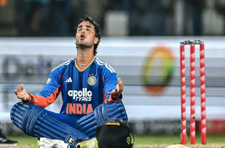 Abhishek Sharma Record: अभिषेक शर्मा ने रचा इतिहास, वीडियो में जाने 30 गेंदों में ठोका टी20 शतक; विराट कोहली और रोहित शर्मा के रिकॉर्ड की बराबरी-तोड़फोड़