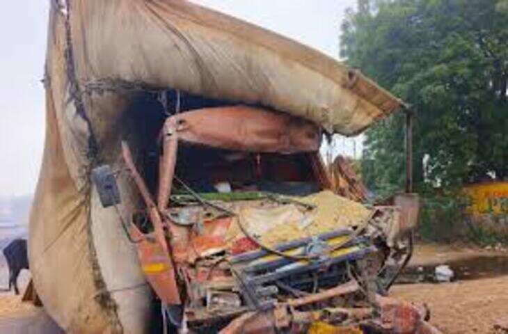 एक्सक्लूसिव वीडियो में जाने बीकानेर में स्लीपर बस और ट्रक की टक्कर, बस में लगी आग, 40 यात्री सुरक्षित बाहर निकाले गए