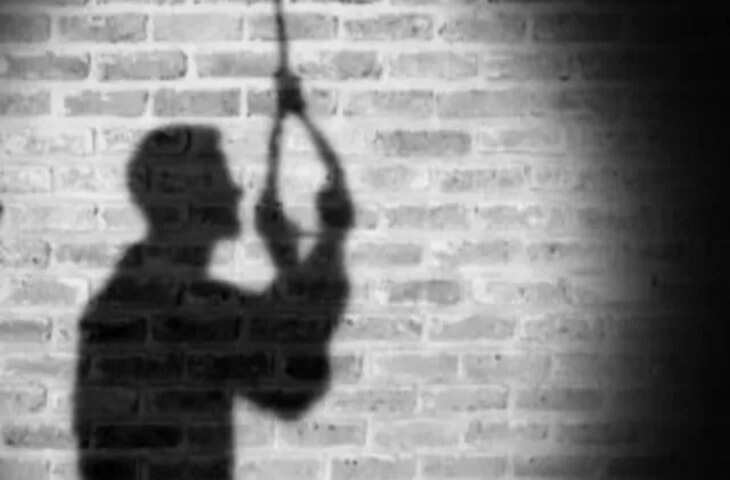 भोपाल में सरकारी स्कूल कर्मचारी ने की आत्महत्या, पत्नी को वीडियो कॉल पर दिखाया फंदा