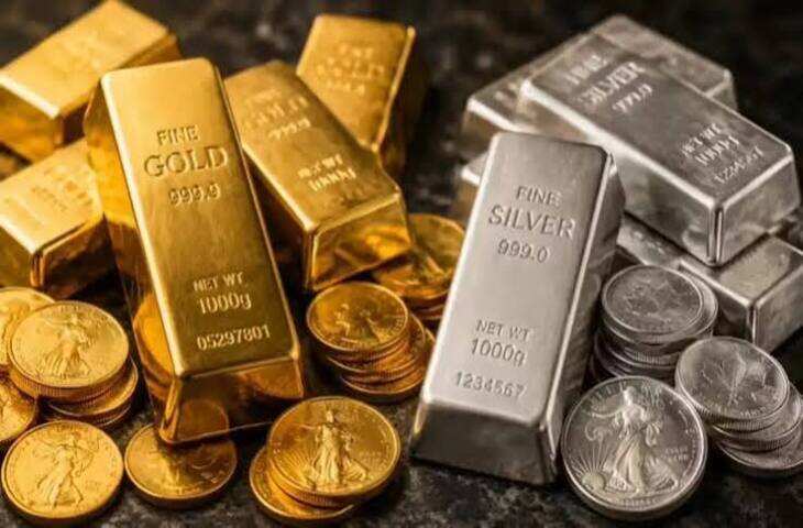 Gold Silver Prices Today: दिल्ली में सोना ₹900 टूटा, स्थिर रहीं चांदी की कीमतें; जानें 22K और 24K का ताज़ा भाव