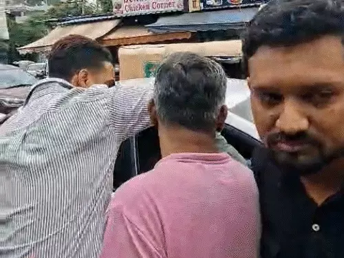 टैक्सी हड़ताल पर आज तय होगी आगे की रणनीति, बोर्ड ऑफिस चौराहे पर धरना; परिवहन मंत्री से मिलेंगे यूनियन पदाधिकारी
