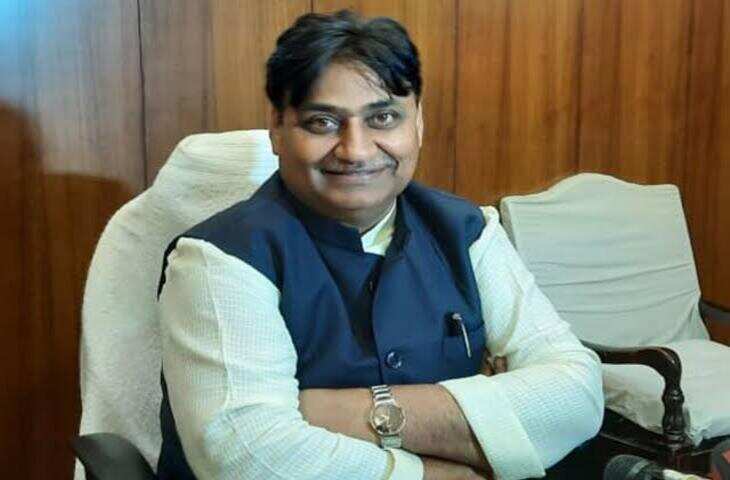 राजस्थान कांग्रेस में फिर दिखी अंदरूनी खींचतान: डोटासरा के बयान पर संदीप चौधरी का पलटवार, वीडियो में जाने X पर लिखा- &lsquo;ऐरे-गैरे नत्थू-खैरे कुछ बन जाते हैं तो पागल हो जाते हैं&rsquo;