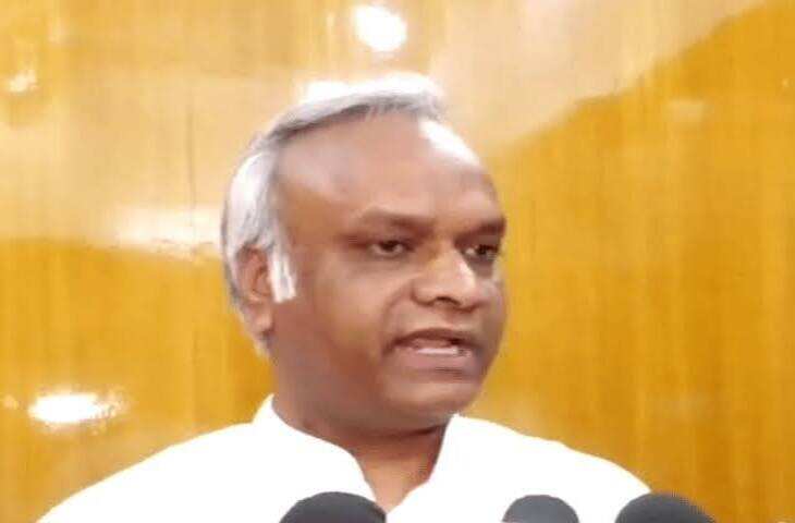 कर्नाटक विधानसभा में वंदे मातरम पर विवाद: कांग्रेस सरकार ने रोकी रिकॉर्डिंग तो BJP विधायकों ने पूरा गाया राष्ट्रगीत