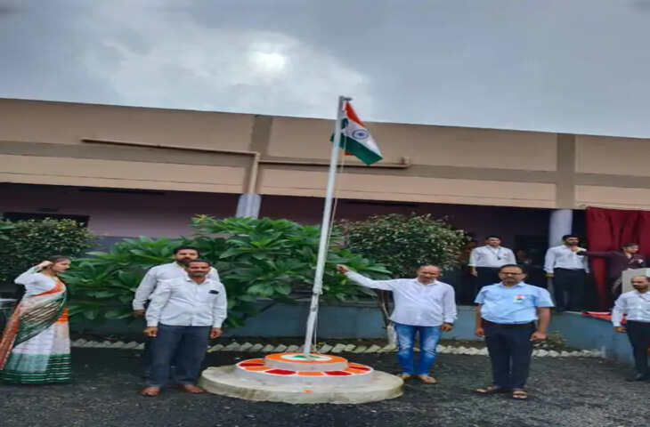 स्वतंत्रता दिवस पर तिरंगा लेकर निकली प्रभात फेरी, देशभक्ति के नारों से गूंजा शहर