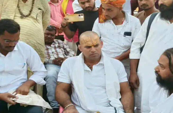 अयोध्या में मंदिर की जमीन को लेकर विवाद, संतों ने डीएम से की पैमाइश कराने की मांग; राजस्व अधिकारी पर लापरवाही का आरोप