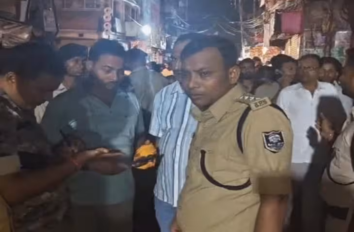 विसर्जन शोभायात्रा में बवाल, आर्केस्ट्रा ट्रॉली में तोड़फोड़ के बाद युवक पर चाकू से हमला, गोली मारने की भी खबर