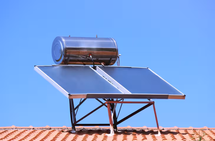 Solar Water Heater:&nbsp;सर्दियों में गर्म पानी के लिए लगवाएं सोलर गीजर,&nbsp;जानें कीमत,&nbsp;फायदे और बिजली बिल में बचत का तरीका