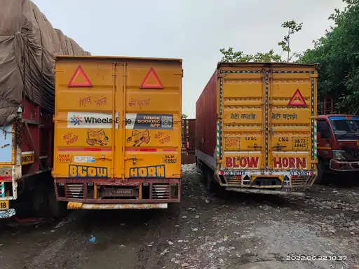 Faridabad जीएसटी चोरी करने के शक में सीएम फ्लाइंग ने तीन ट्रकों को पकड़ा