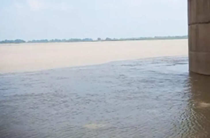 बिहार में गंगा उफान पर, नवगछिया में आधी रात शुरू हुआ कटाव; कई इलाकों में बढ़ी चिंता