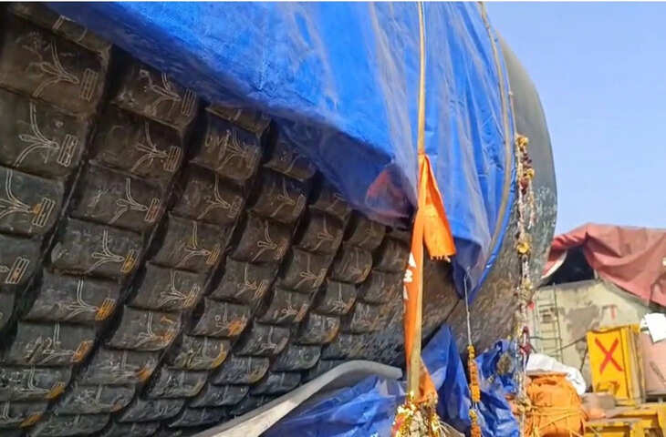 '110 चक्कों का ट्रेलर&nbsp;1.8 लाख किलो वजन...' चेन्नई से चम्पारण के लिए रवाना हुआ दुनिया का सबसे बड़ा शिवलिंग