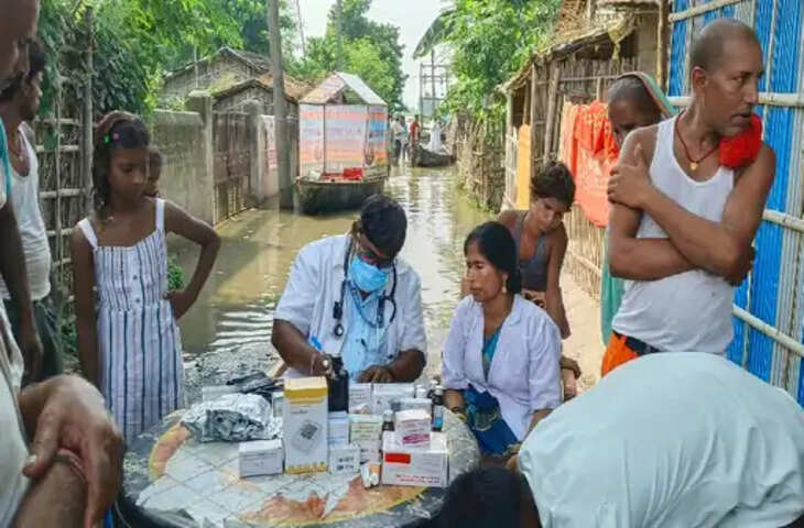 बिहार में बाढ़ के बीच राहत कार्य तेज, बच्चों को दूध और महिलाओं को सैनिटरी पैड बांटे जा रहे