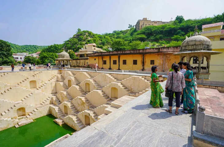 सिर्फ आगरा में नहीं राजस्थान में भी है एक प्यार की निशानी जो आज भी मोह रही लोगों का दिल, वीडियो में जाने&nbsp;Sisodia Rani ब़ग की दिलचस्प कहानी&nbsp;