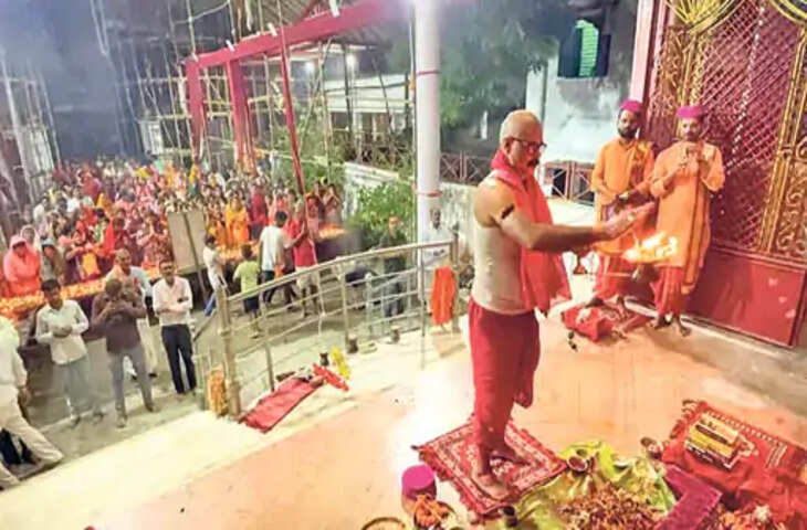 शारदीय नवरात्र पर भक्तिमय हुआ मोरवा, मंदिरों और पूजा पंडालों में उमड़ रही श्रद्धालुओं की भीड़