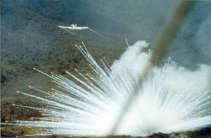 इंसानी जिस्म को गलाने वाला White Phosphorus Bomb: अब तक कहाँ-कहाँ हुआ इसका इस्तेमाल ? जानिए कितना विनाशक&nbsp;