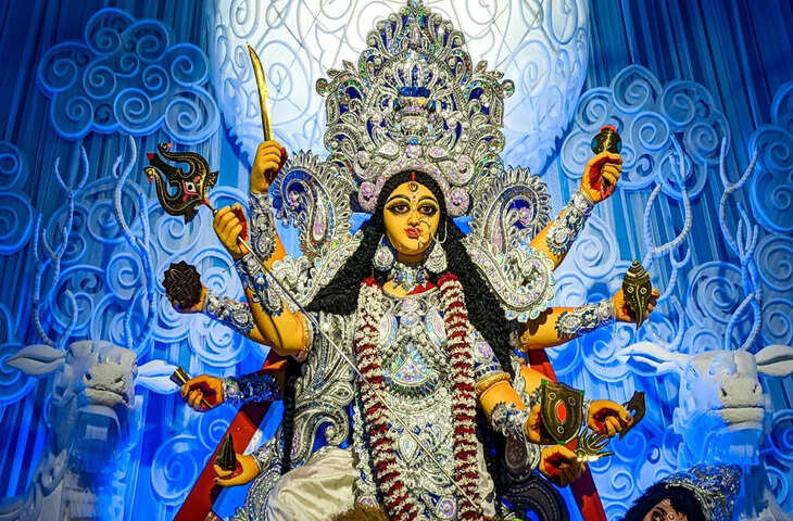 वीडियो में देखें नवरात्रि में पढ़ें मां दुर्गा की संपूर्ण व्रत कथा, माता बनाती है सारे बिगडे काम