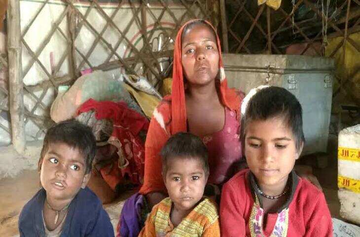 &lsquo;मेरा बेटा सिर्फ पढ़ाई करता है, प्रदर्शन से कोई लेना-देना नहीं&rsquo;, परीक्षार्थी की मां ने पुलिस से की रिहाई की मांग