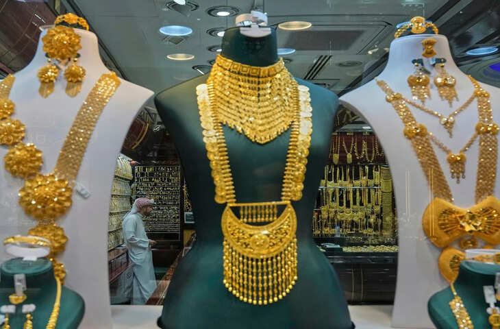 Gold Silver Rate Today: सोने में रिकॉर्ड उछाल, 10 ग्राम कीमत 9,231 बढ़कर 1,62,648 पहुंची