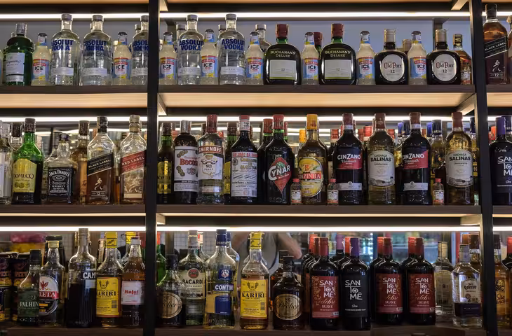 Delhi Liquor App: एक साल बाद भी लोकप्रिय नहीं हुई शराब बुकिंग ऐप, घर पर डिलीवरी की सुविधा नहीं