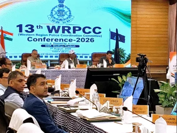 इंदौर में अंतरराज्यीय अपराधों पर मंथन, राजस्थान DGP राजीव कुमार शर्मा ने बैठक में लिया हिस्सा