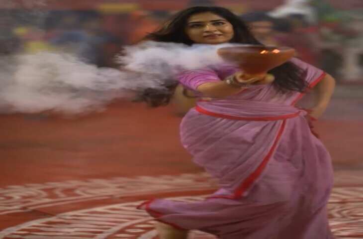 Viral Video: दुर्गा पूजा में धुनुची डांस का दिखा अनोखा अंदाज, जलते नारियल के छिलकों के साथ थिरकती हैं महिलाएं