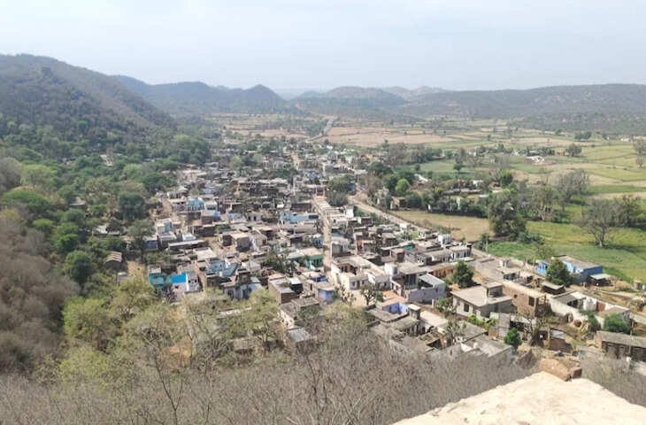 भरतपुर जिले का हथौड़ी गांव डिजिटल इंडिया से वंचित, मोबाइल नेटवर्क और इंटरनेट की कमी से ग्रामीण परेशान