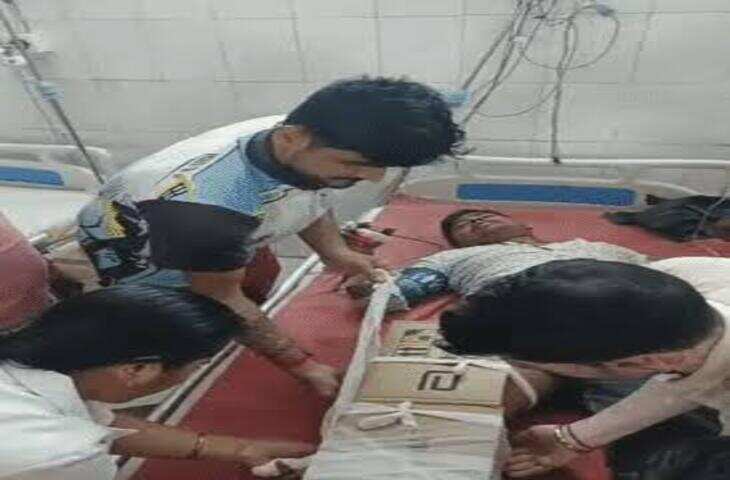 बेगूसराय अस्पताल में घायल युवक के पैर पर प्लास्टर की जगह बांधा गत्ता, वीडियो वायरल होने पर उठे सवाल; प्रभारी ने बताया सही प्रक्रिया