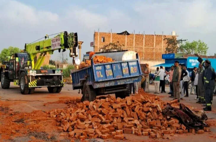 लखनऊ-दिल्ली हाईवे पर भीषण सड़क हादसा, चार की मौत