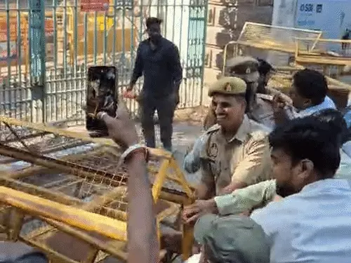 प्रयागराज में शिक्षा निदेशालय में तोड़फोड़, 200 अज्ञात लोगों पर FIR; CCTV से प्रदर्शनकारियों की पहचान में जुटी पुलिस