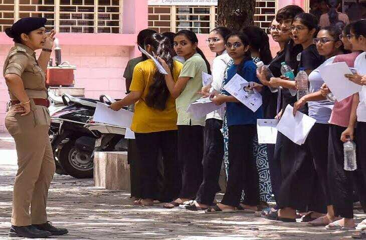 OBC छात्रों का दबदबा, पहली बार हर दूसरा सफल अभ्यर्थी इसी वर्ग से; वीडियो में जाने 720 में कोई नहीं ला सका पूरे अंक
