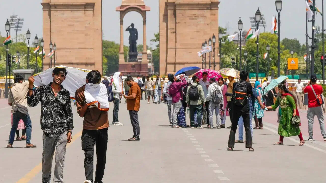 Weather Update: दिल्ली में थमेगी बारिश की रफ्तार, अगले 6 दिन उमस से बेहाल होंगे लोग; कई राज्यों में भारी बारिश का अलर्ट