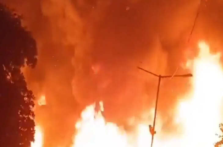 दिल्ली के रोहिणी में झुग्गियों में भीषण आग, एक ही परिवार के तीन लोगों की दर्दनाक मौत