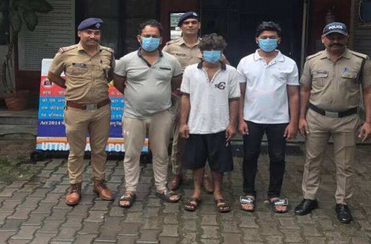 ऋषिकेश में नाबालिग छात्रा से दुष्कर्म मामला, मुख्य आरोपी समेत तीन गिरफ्तार; होटल गिराने पहुंची भीड़