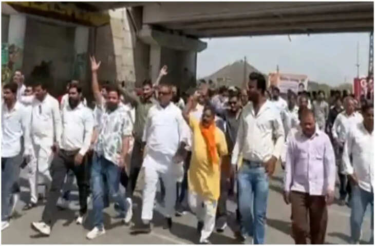 उदयपुर एयरपोर्ट पर उमड़ा सियासी सैलाब, गुलाब चंद कटारिया के स्वागत में जुटे हजारों समर्थक