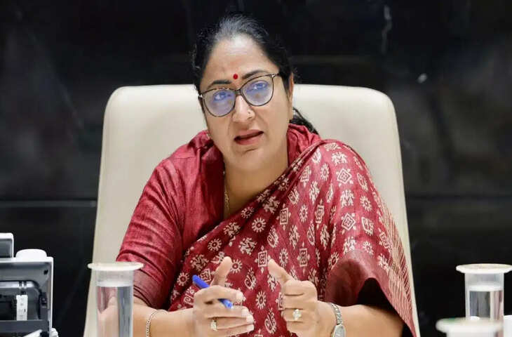CM रेखा गुप्ता ने कांवड़ यात्रा और मानसून तैयारियों की समीक्षा की, जर्जर सरकारी स्कूलों के कायाकल्प पर भी लिया अपडेट