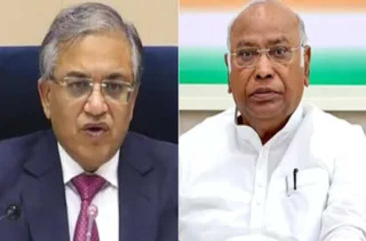 विपक्ष की 'सड़क संसद' में खड़गे की हुंकार: CEC ज्ञानेश कुमार को हटाएं, SIR प्रक्रिया पर तुरंत रोक लगाएं