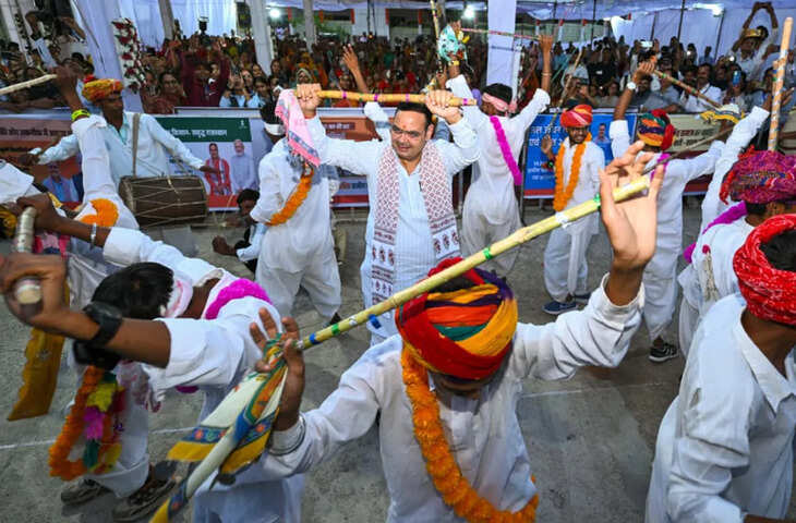 प्रतापगढ़ दौरे पर दिखा मुख्यमंत्री भजनलाल शर्मा का जनसंपर्क अंदाज, गेर नृत्य से हुआ स्वागत