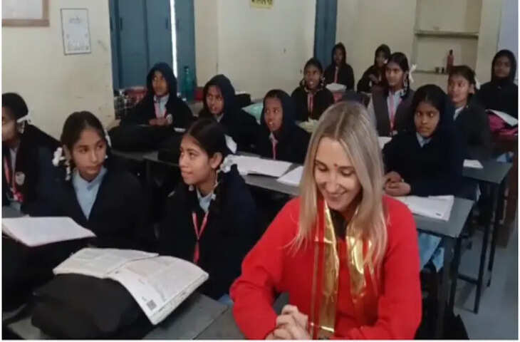 राजस्थान की इन बेटियों ने ऑस्ट्रेलिया की मैम को सिखा दी संस्कृत, विदेशी मेहमान ने जोड़ लिए हाथ