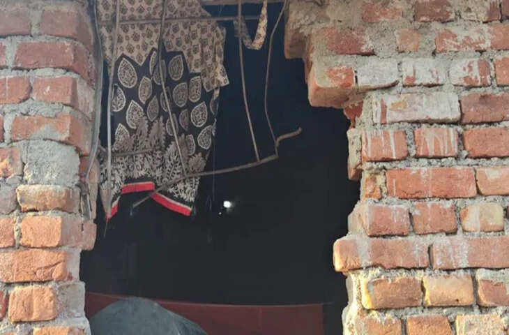 जंगली हाथियों के झुंड ने घर और फसल को किया क्षतिग्रस्त, बड़ा हादसा टला