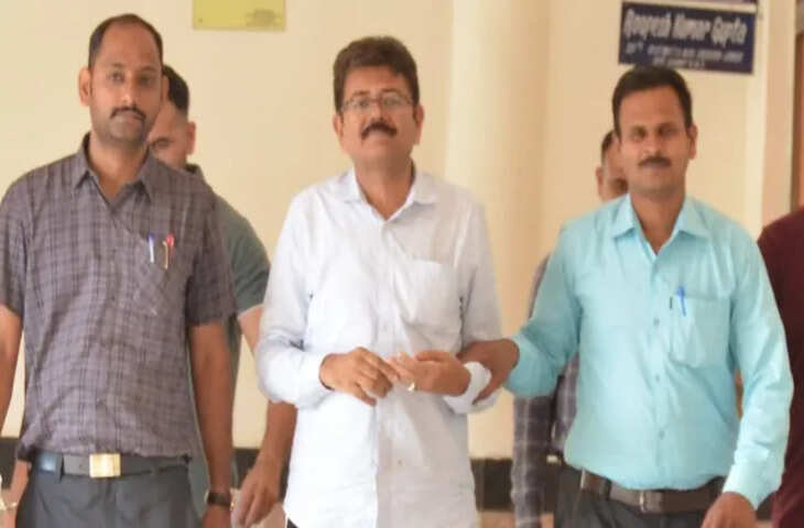 भोपाल रेल मंडल के डिप्टी चीफ इंजीनियर रिश्वत लेते गिरफ्तार, CBI ने सागर में रंगे हाथों दबोचा  भोपाल/सागर: केंद्रीय जांच ब्यूरो (CBI) ने भोपाल रे