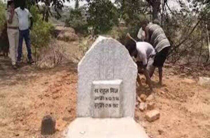 युवक की मौत मामले में नया मोड़, 70 दिन बाद पुलिस की मौजूदगी में कब्र से निकाला गया शव