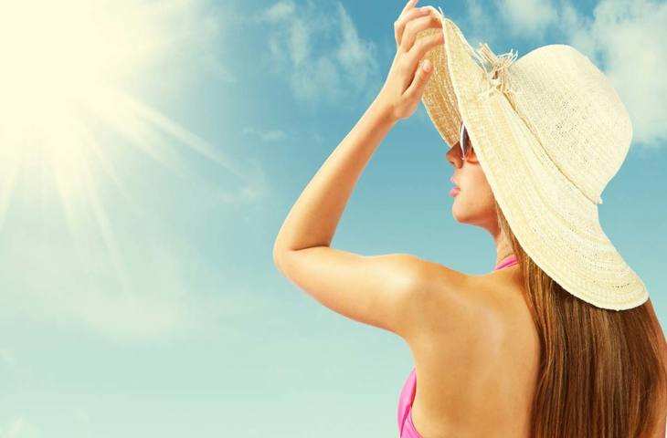 अगर तेज धूप ने छीन लिया है चेहरे का निखार, तो सनस्क्रीन लगाने से के साथ अप्लाई करें यह चीजें 