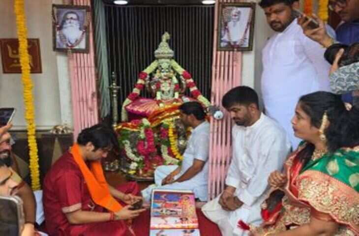 धीरेंद्र कृष्ण शास्त्री ने चारमीनार स्थित भाग्यलक्ष्मी मंदिर में किए दर्शन, राम मंदिर की तर्ज पर विकास की जताई इच्छा