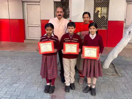 Mandi हिंदी ओलंपियाड में डीएवी ऊना का अच्छा प्रदर्शन छात्रों ने जीते 41 मेडल; लक्षिता को राष्ट्रीय हिन्दी प्रतिभा सम्मान से सम्मानित किया गया
