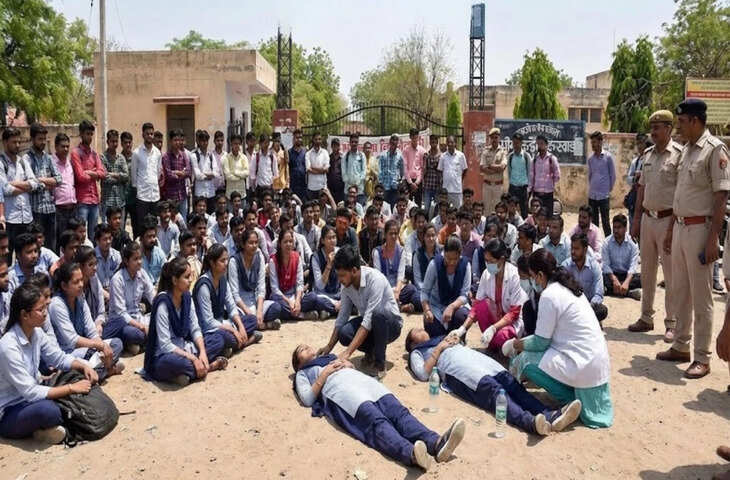 भीलवाड़ा में बच्चों की जिद के आगे झुका प्रशासन, एक्सक्लुसीव फुटेज में देखें लेक्चरर की वापसी से खत्म हुआ 5 दिन का धरना