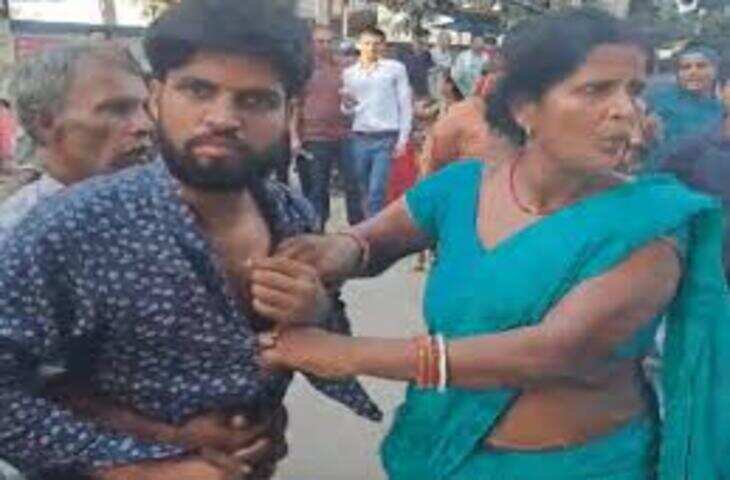 प्रेमिका की शादी पर लवर ने बीच सड़क पर किया हाईवोल्टेज ड्रामा, देखें वायरल वीडियो