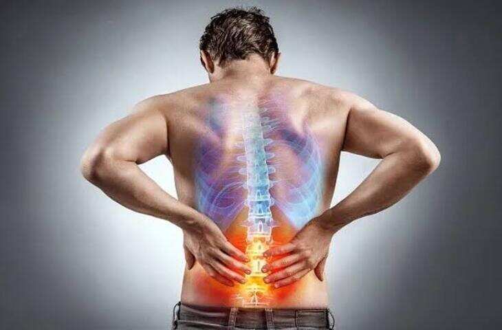 बार-बार पीठ दर्द और मामूली चोट में फ्रैक्चर हो सकता है इस गंभीर बीमारी का संकेत, पुरुष भूलकर भी न करें नजरअंदाज​​​​​​​