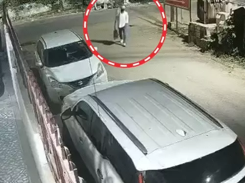 प्रयागराज में भाजपा नेता की 50 लाख की फॉर्च्यूनर चोरी, लंगड़ाते हुए कार तक पहुंचा चोर; 50 सेकंड में गाड़ी लेकर फरार