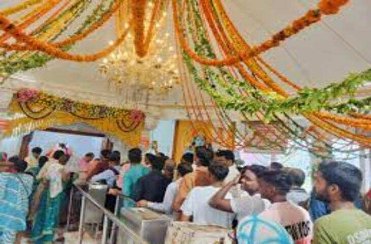 लखनऊ में बड़े मंगल की धूम, बजरंगबली के जयकारों से गूंजे मंदिर; भोर से उमड़ी श्रद्धालुओं की भीड़